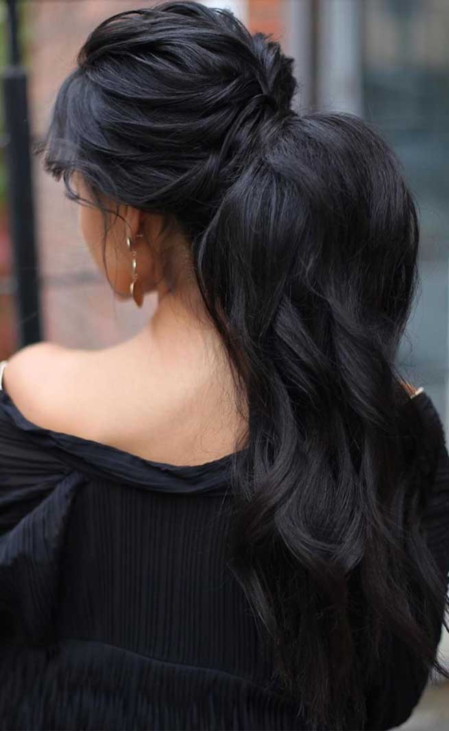 The Ponytail: Effortlessly Chic 