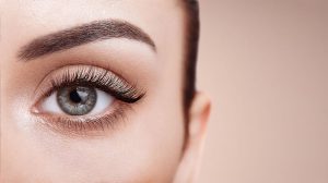 Choosing the Right False Lashes for the Vintage Look