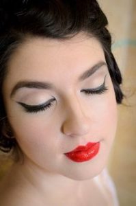 Eyelash Accessories: Decoding the Vintage Glamour 